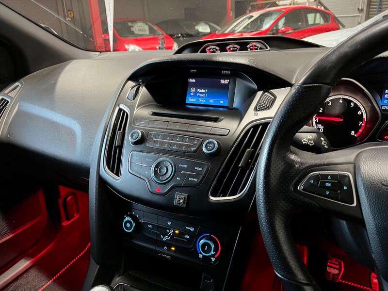 FORD FOCUS