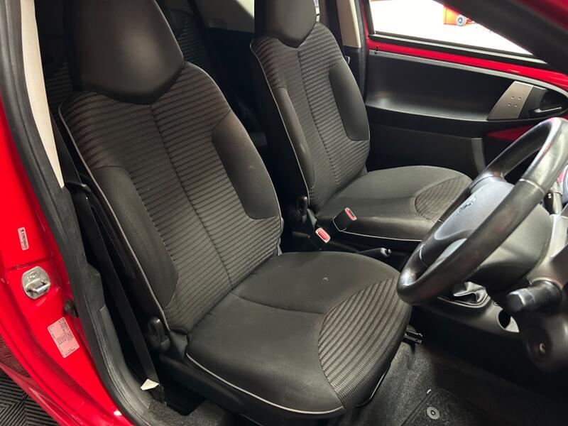 PEUGEOT 107
