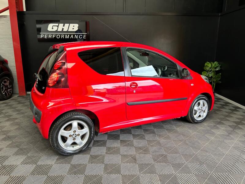 PEUGEOT 107