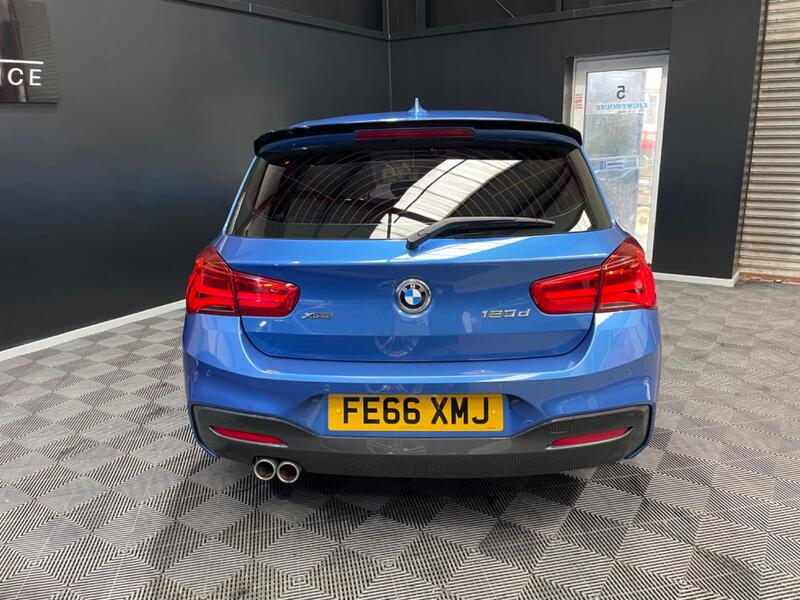 BMW 1 SERIES