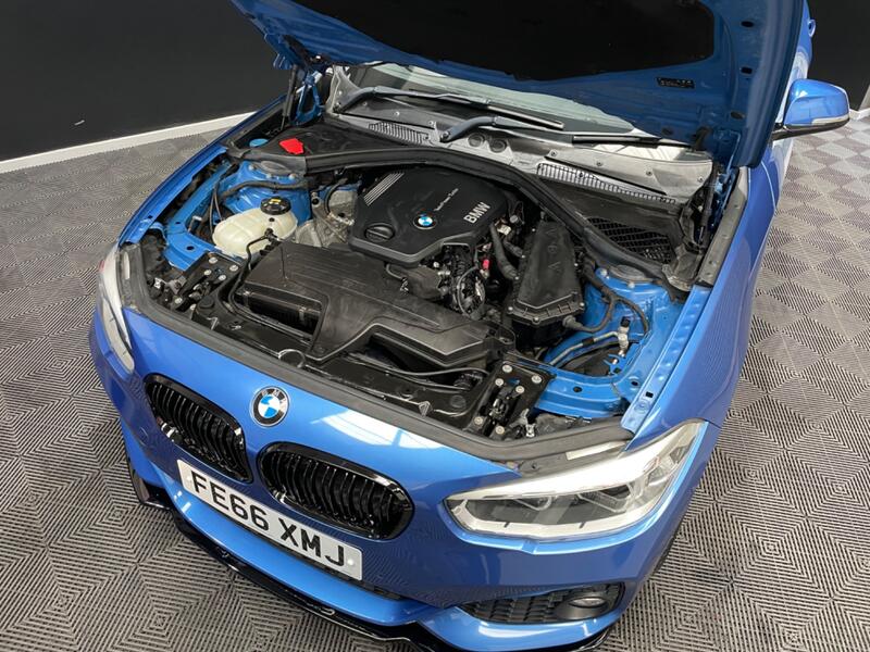 BMW 1 SERIES
