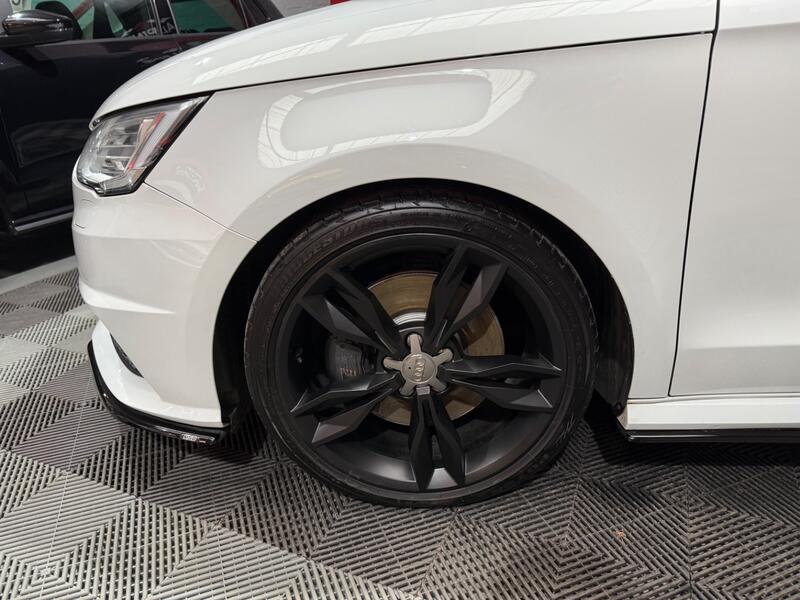 AUDI S1