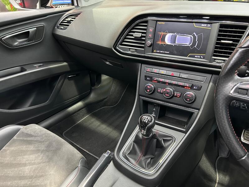 SEAT LEON