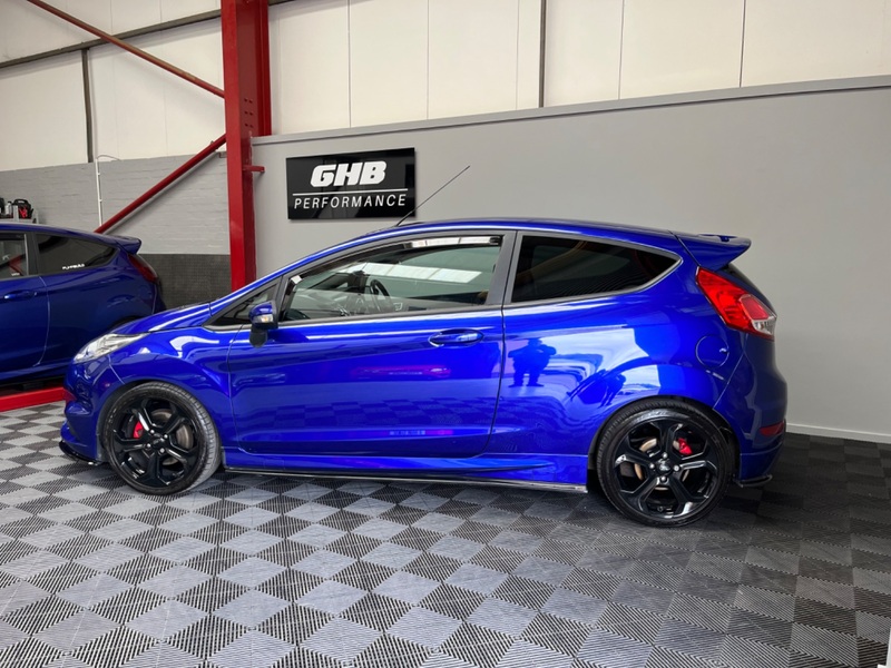 View FORD FIESTA ST-2